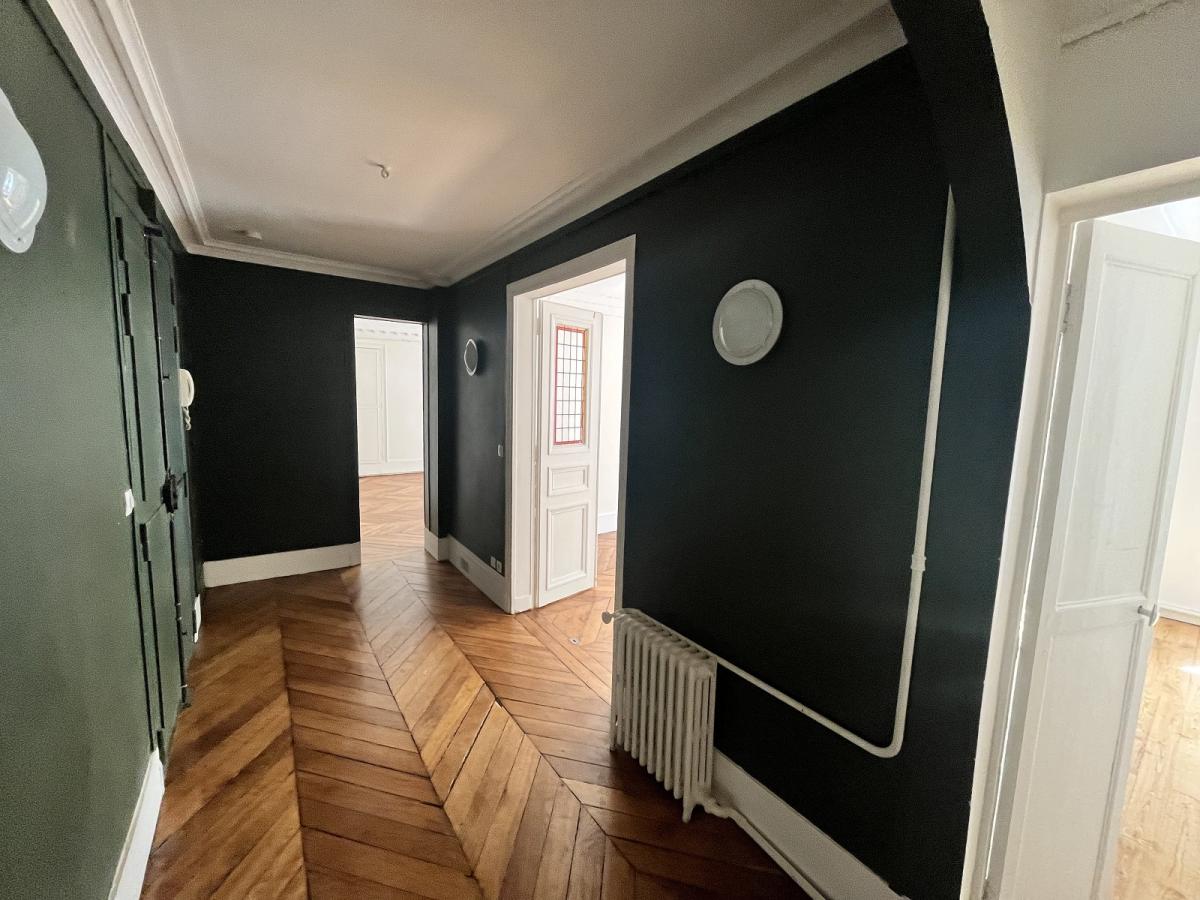 Paris 9ème, Trinité, 3 Pièces de 72,70 m²