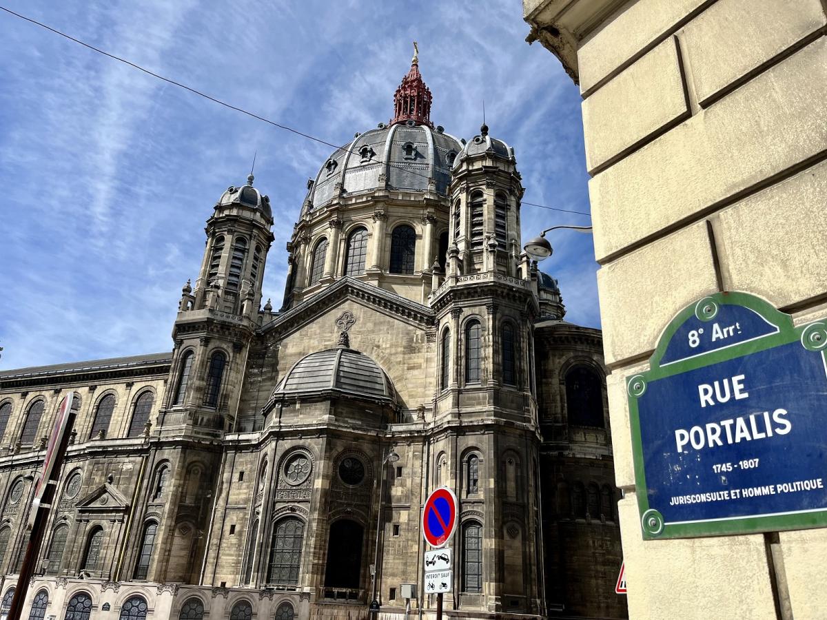 A LOUER GRAND STUDIO 35m² PARIS VIIIème EN DERNIER ETAGE VUE SUR LES TOITS