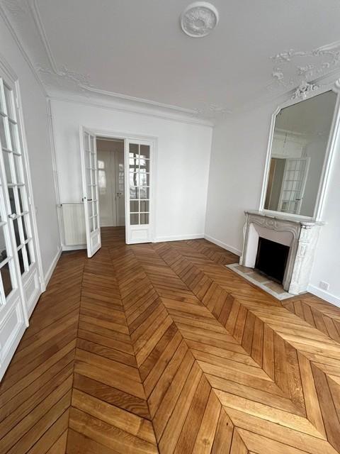 Paris XVIIème, Magnifique 3/4 Pièces de 83m² avec Balcon