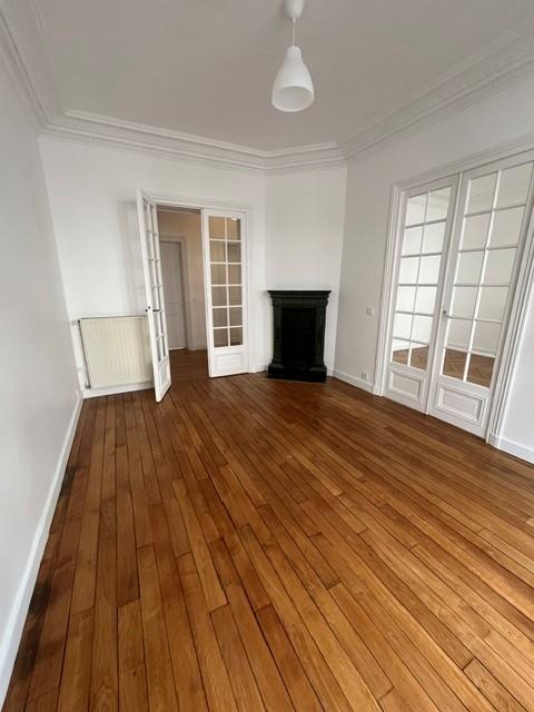 Paris XVIIème, Magnifique 3/4 Pièces de 83m² avec Balcon