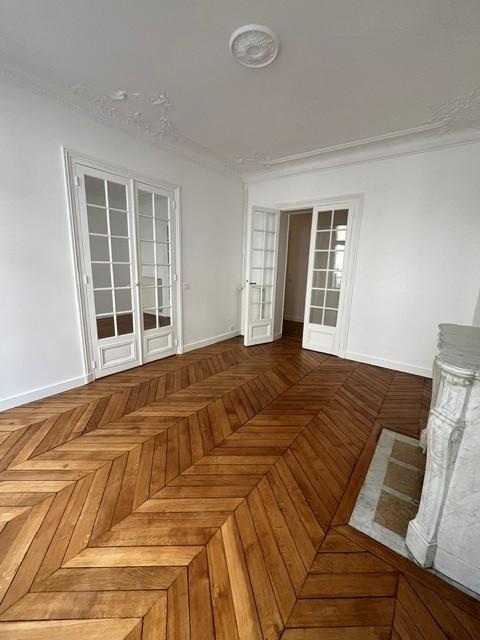 Paris XVIIème, Magnifique 3/4 Pièces de 83m² avec Balcon