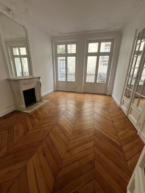 Paris XVIIème, Magnifique 3/4 Pièces de 83m² avec Balcon