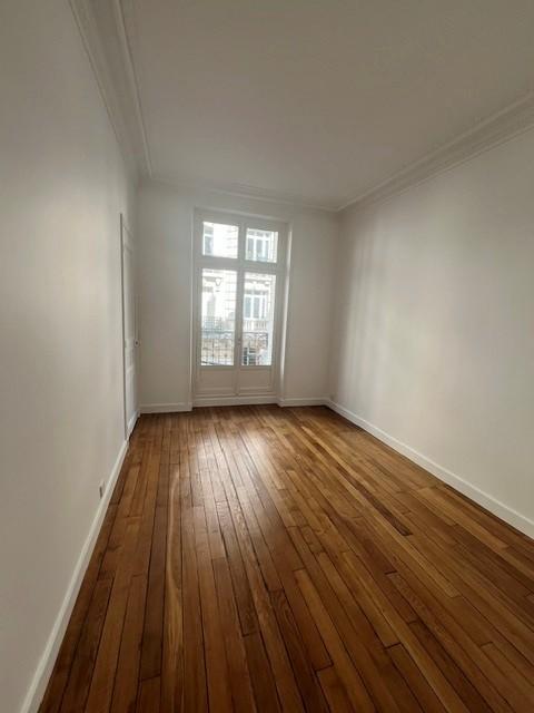 Paris XVIIème, Magnifique 3/4 Pièces de 83m² avec Balcon