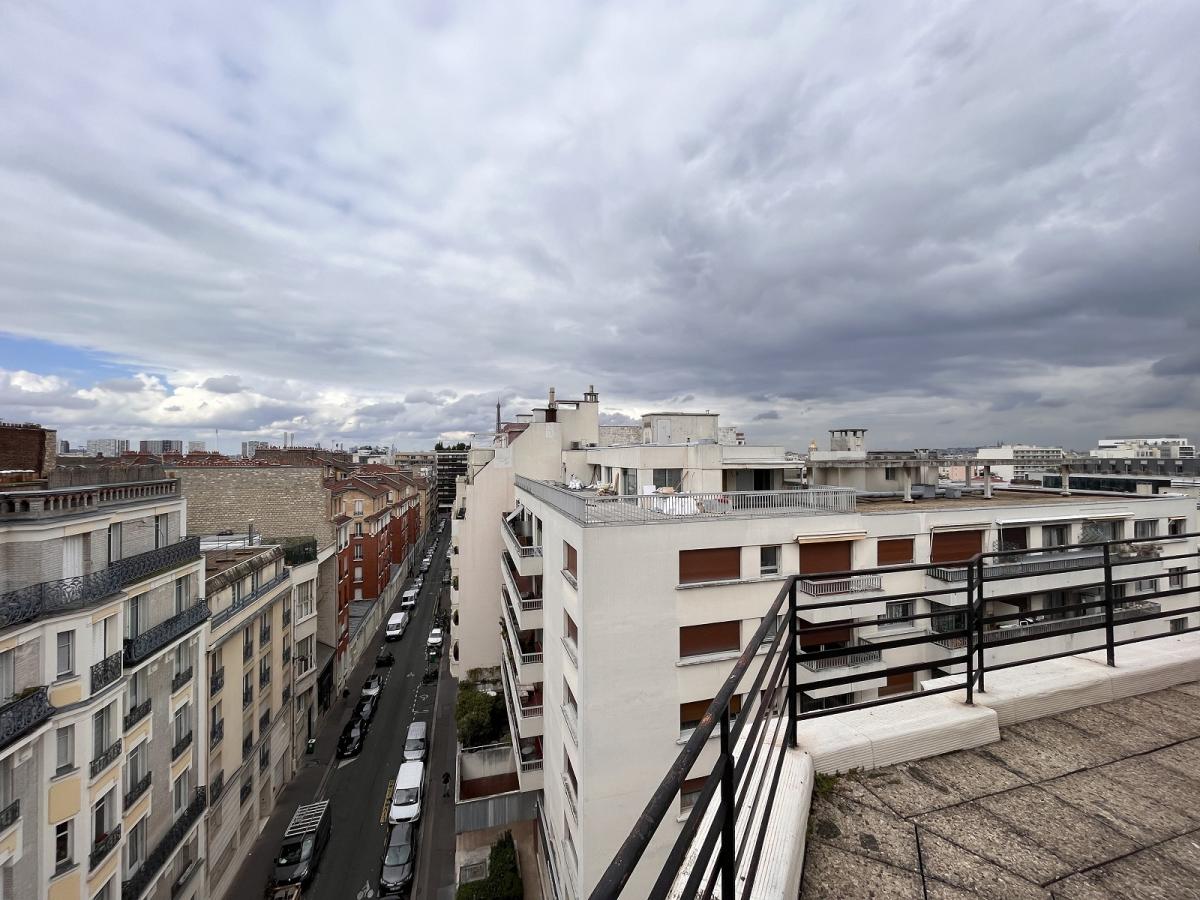 Paris XVème, 2Pièces en dernier étage avec terrasse 
