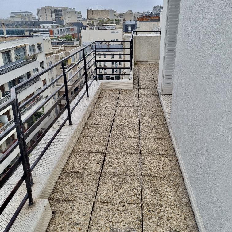 Paris XVème, 2Pièces en dernier étage avec terrasse 