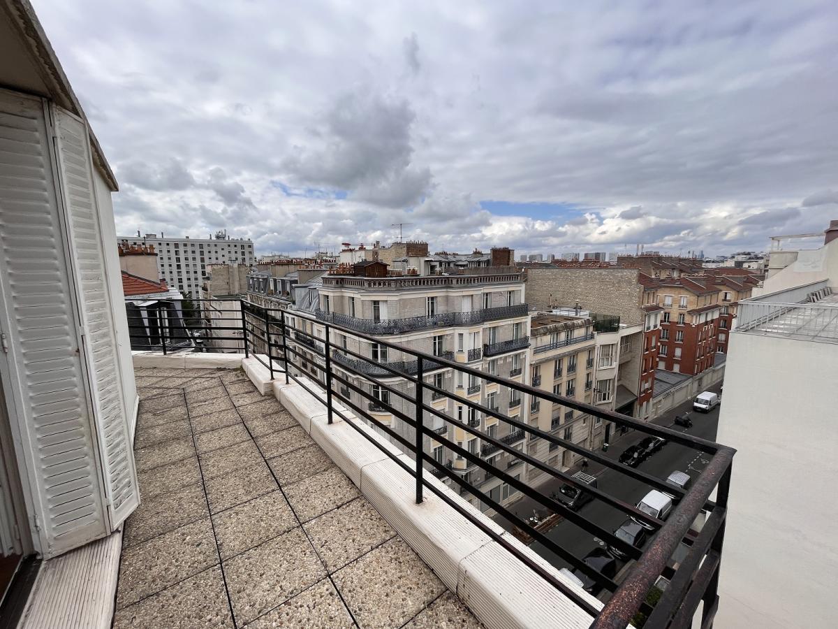 Paris XVème, 2Pièces en dernier étage avec terrasse 
