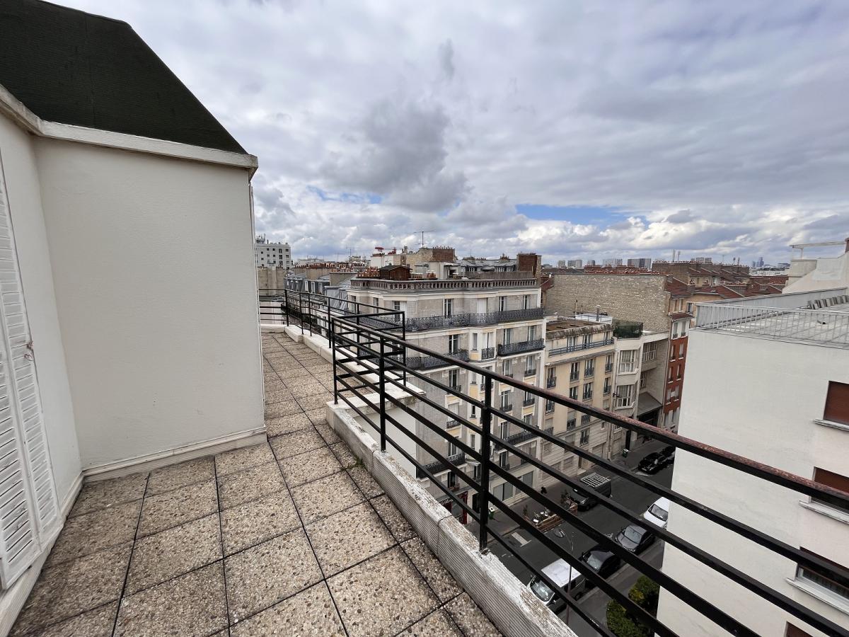 Paris XVème, 2Pièces en dernier étage avec terrasse 