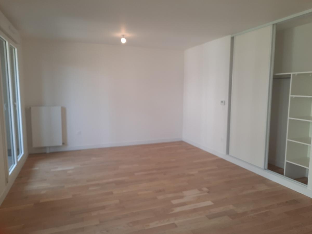 Issy les Moulineaux (92130) Grand Studio Neuf de 38,10 m² avec balcon loggia de  7,88m²