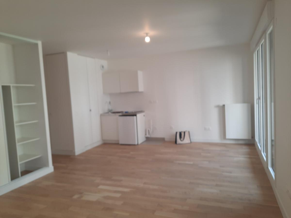 Issy les Moulineaux (92130) Grand Studio Neuf de 38,10 m² avec balcon loggia de  7,88m²
