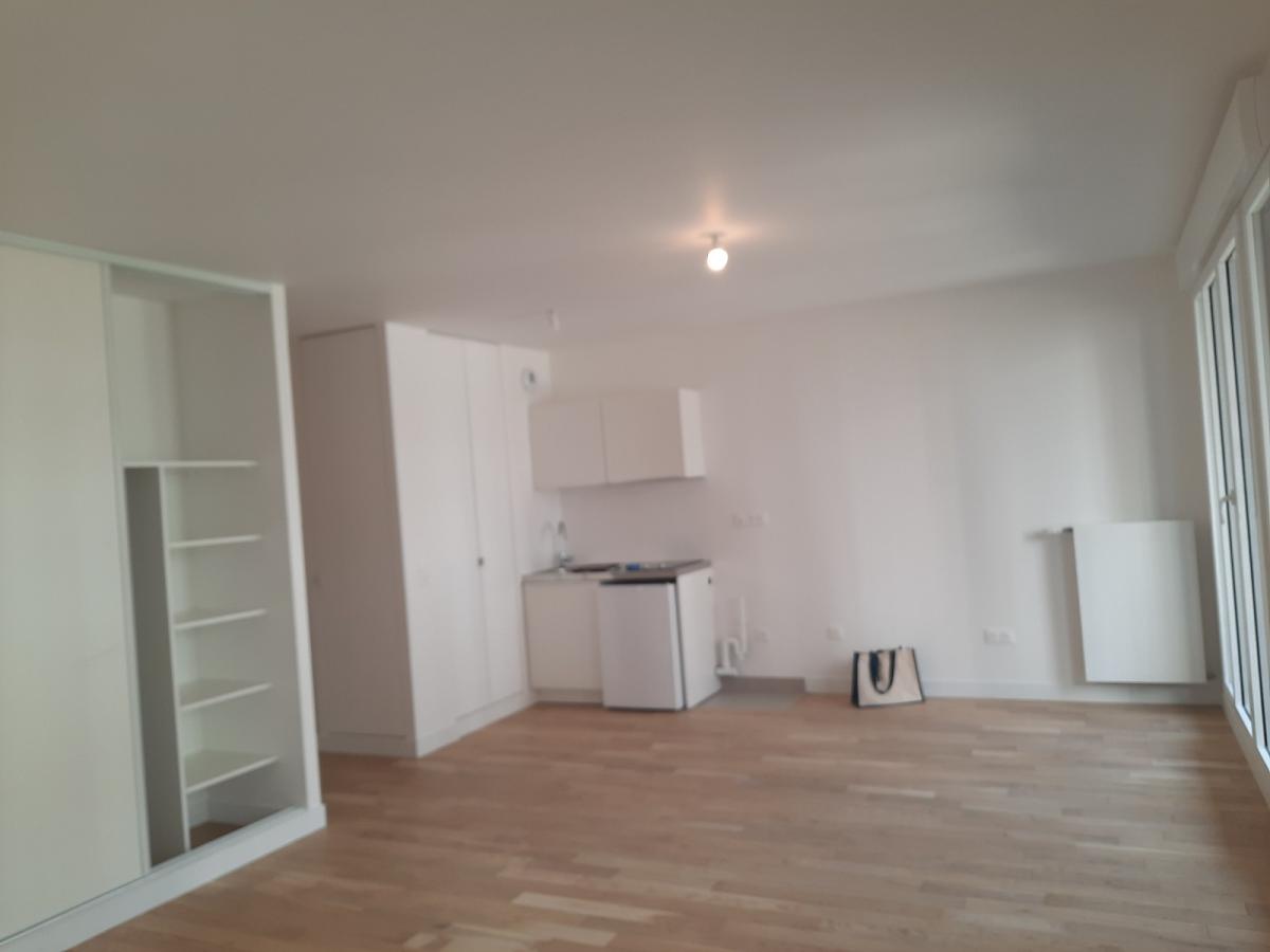 Issy les Moulineaux (92130) Grand Studio Neuf de 38,10 m² avec balcon loggia de  7,88m²