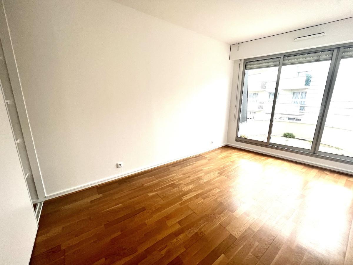 A LOUER 5 Pièces 114,87m² PARIS XVème - BALCONS- PARKING