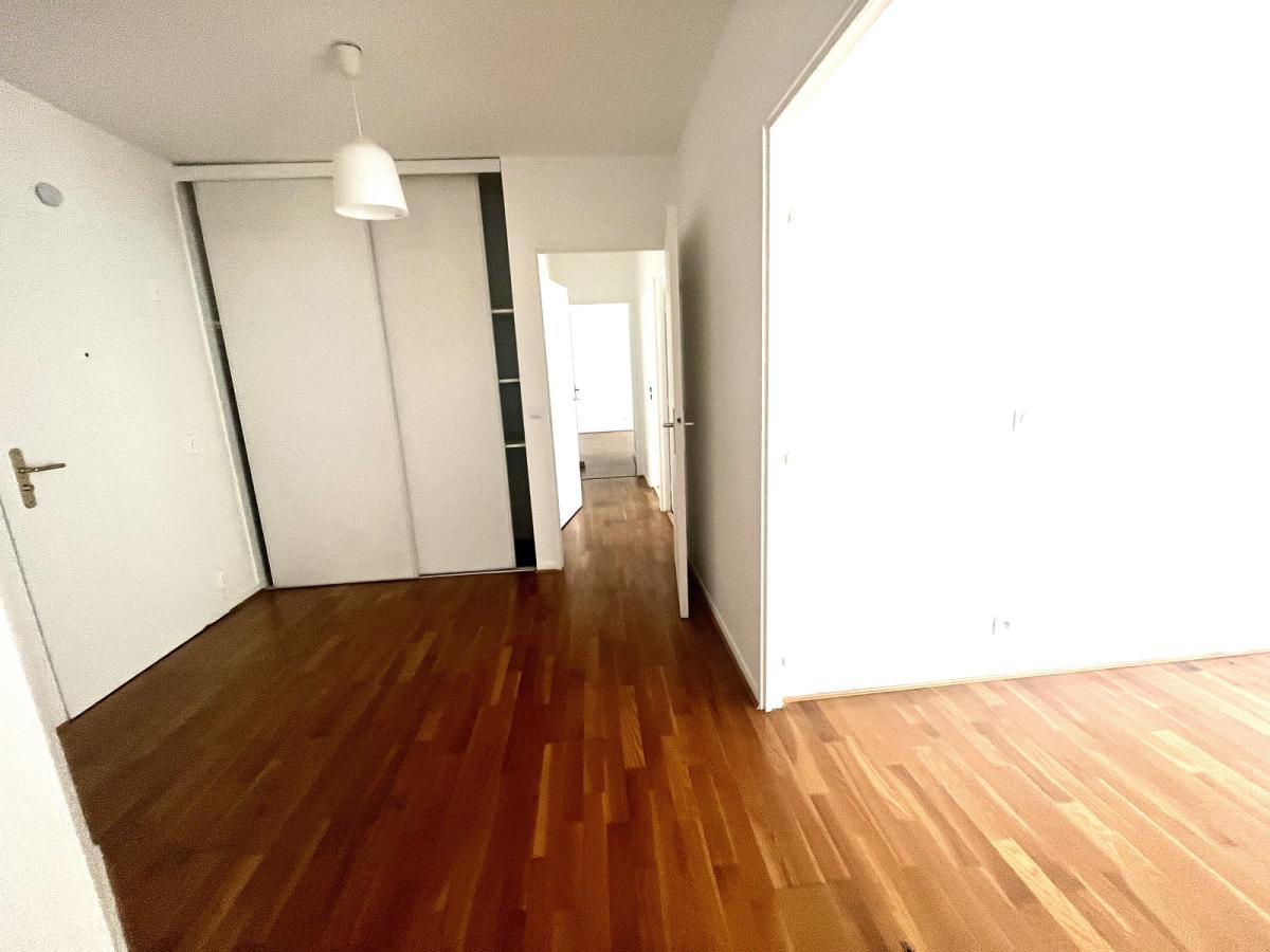 A LOUER 5 Pièces 114,87m² PARIS XVème - BALCONS- PARKING