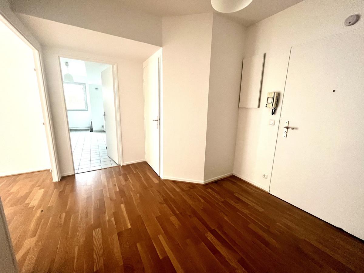 A LOUER 5 Pièces 114,87m² PARIS XVème - BALCONS- PARKING