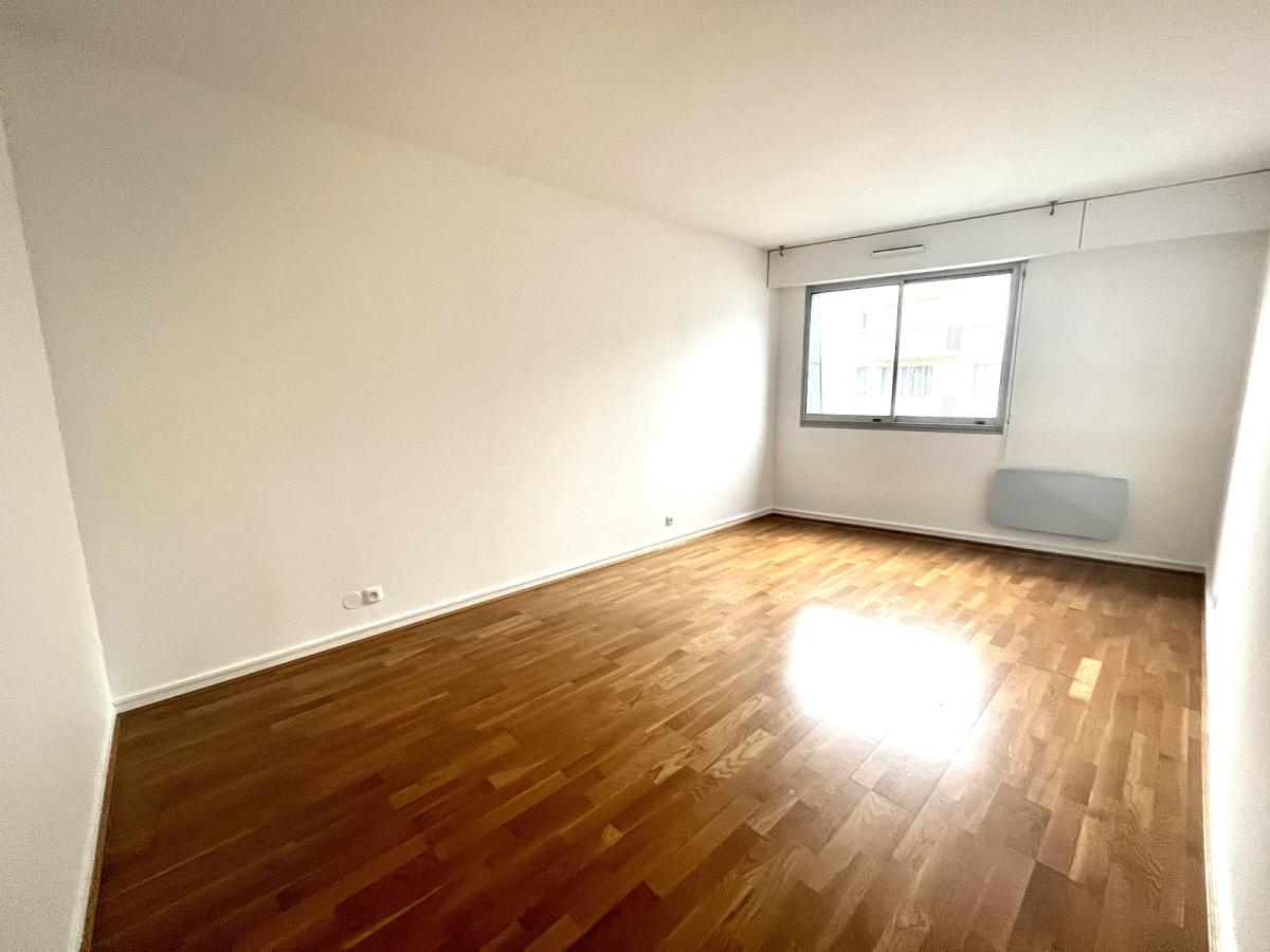 A LOUER 5 Pièces 114,87m² PARIS XVème - BALCONS- PARKING
