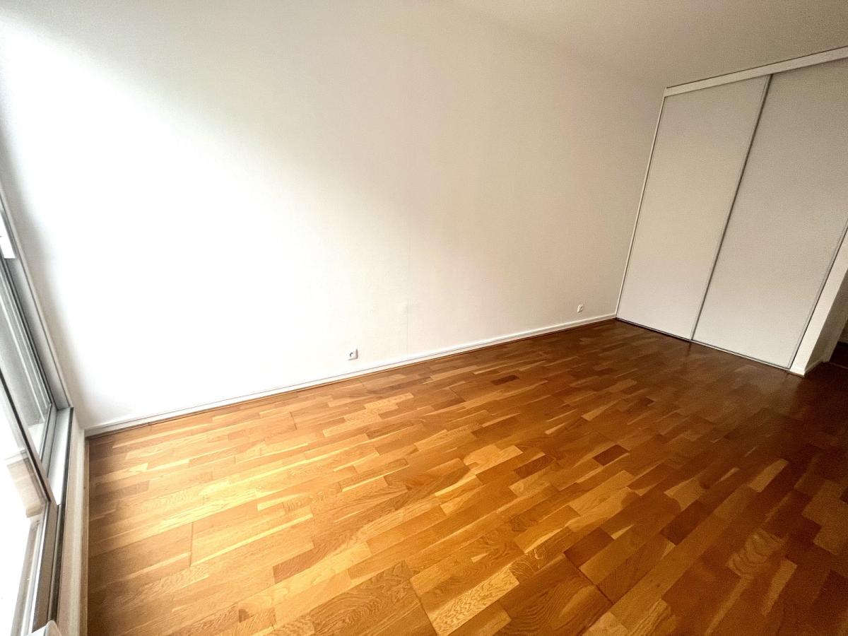 A LOUER 5 Pièces 114,87m² PARIS XVème - BALCONS- PARKING