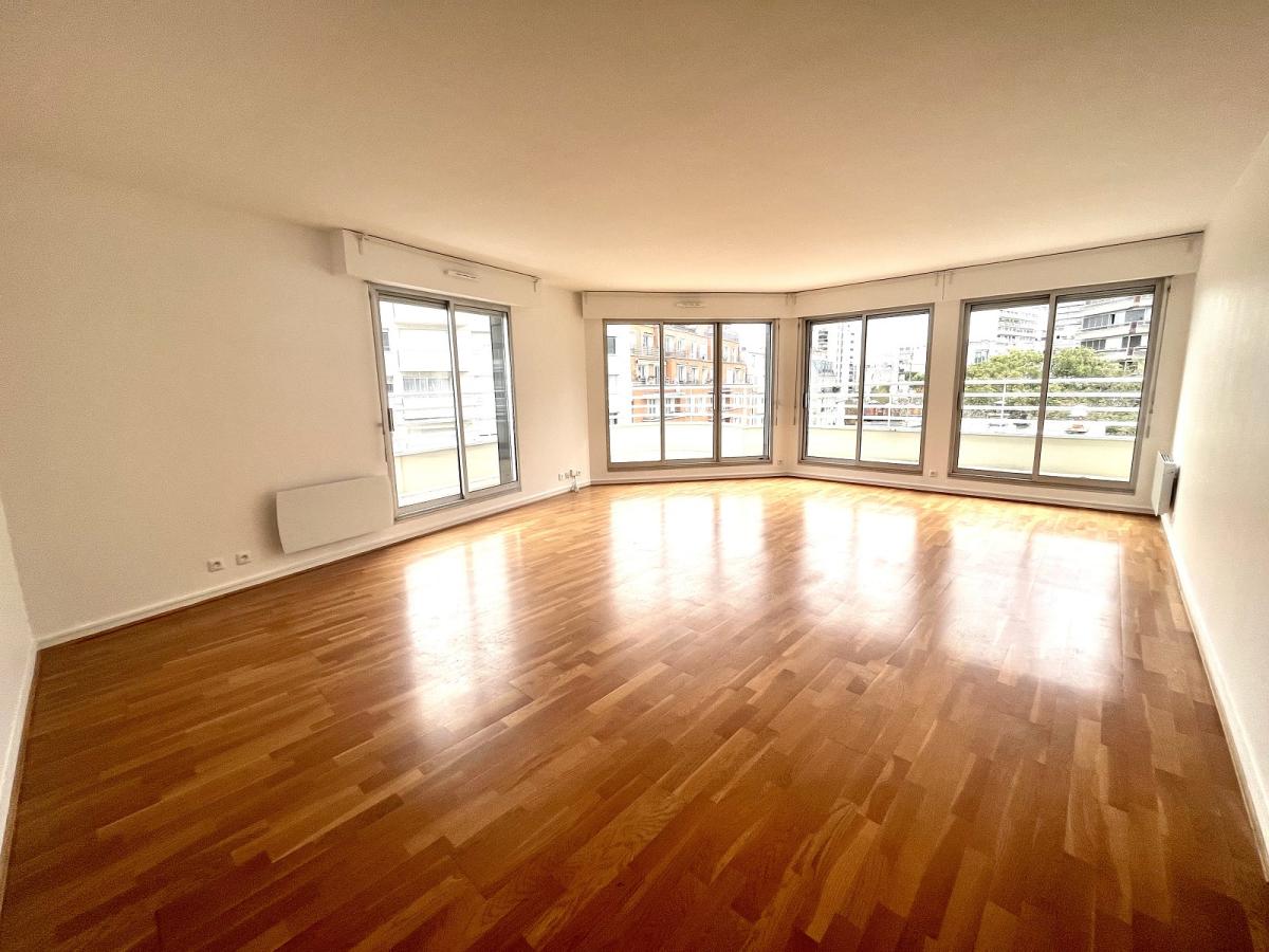 A LOUER 5 Pièces 114,87m² PARIS XVème - BALCONS- PARKING