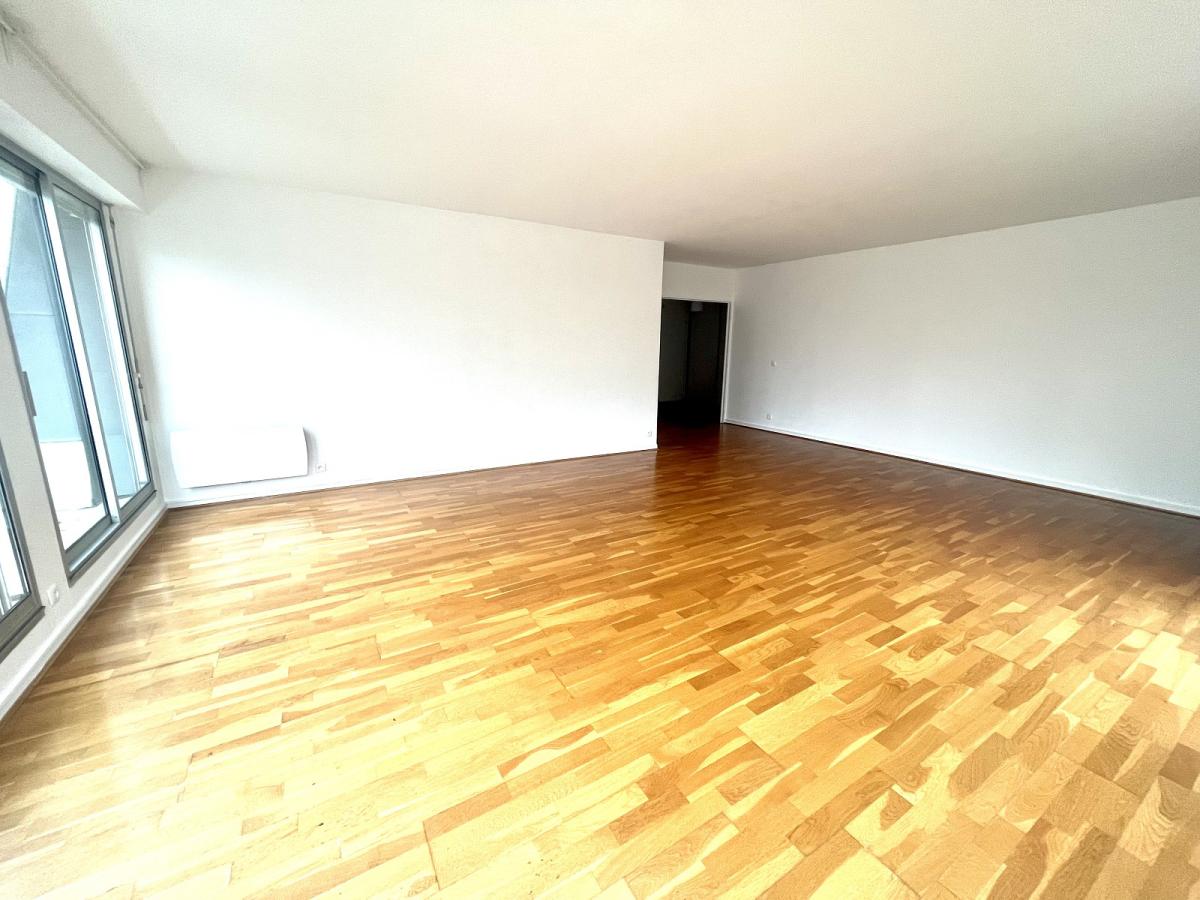 A LOUER 5 Pièces 114,87m² PARIS XVème - BALCONS- PARKING