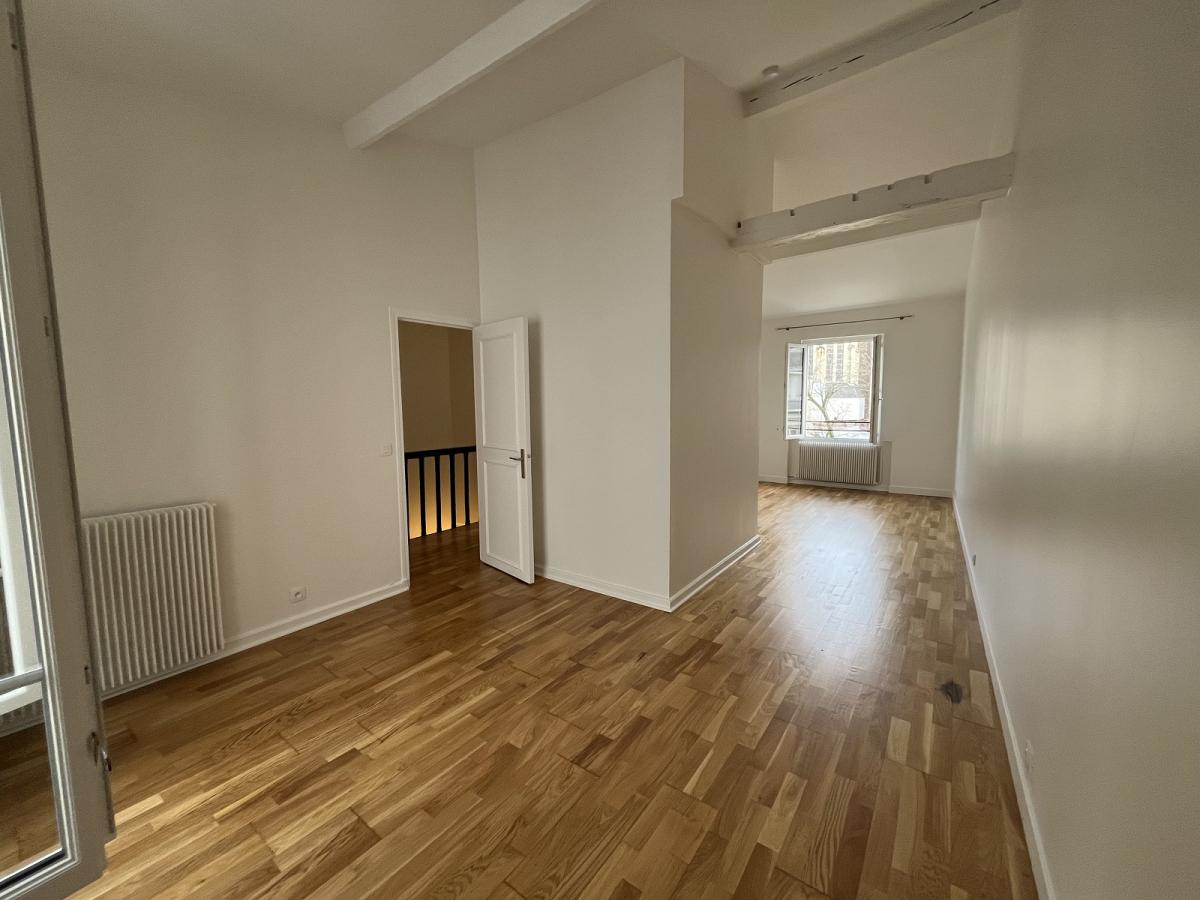 A LOUER 3 PIECES 63.36m² PARIS VIème Sèvres Babylone