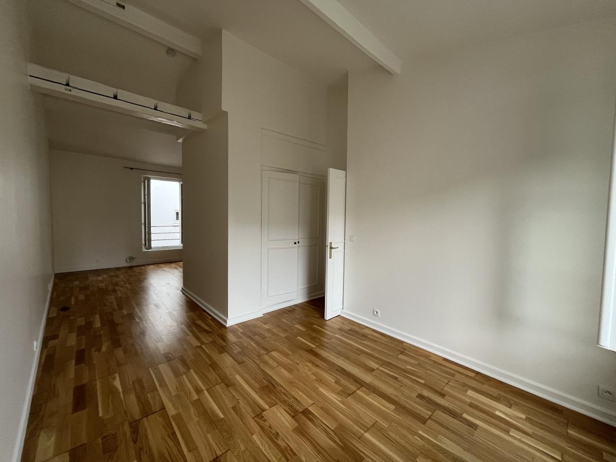 A LOUER 3 PIECES 63.36m² PARIS VIème Sèvres Babylone