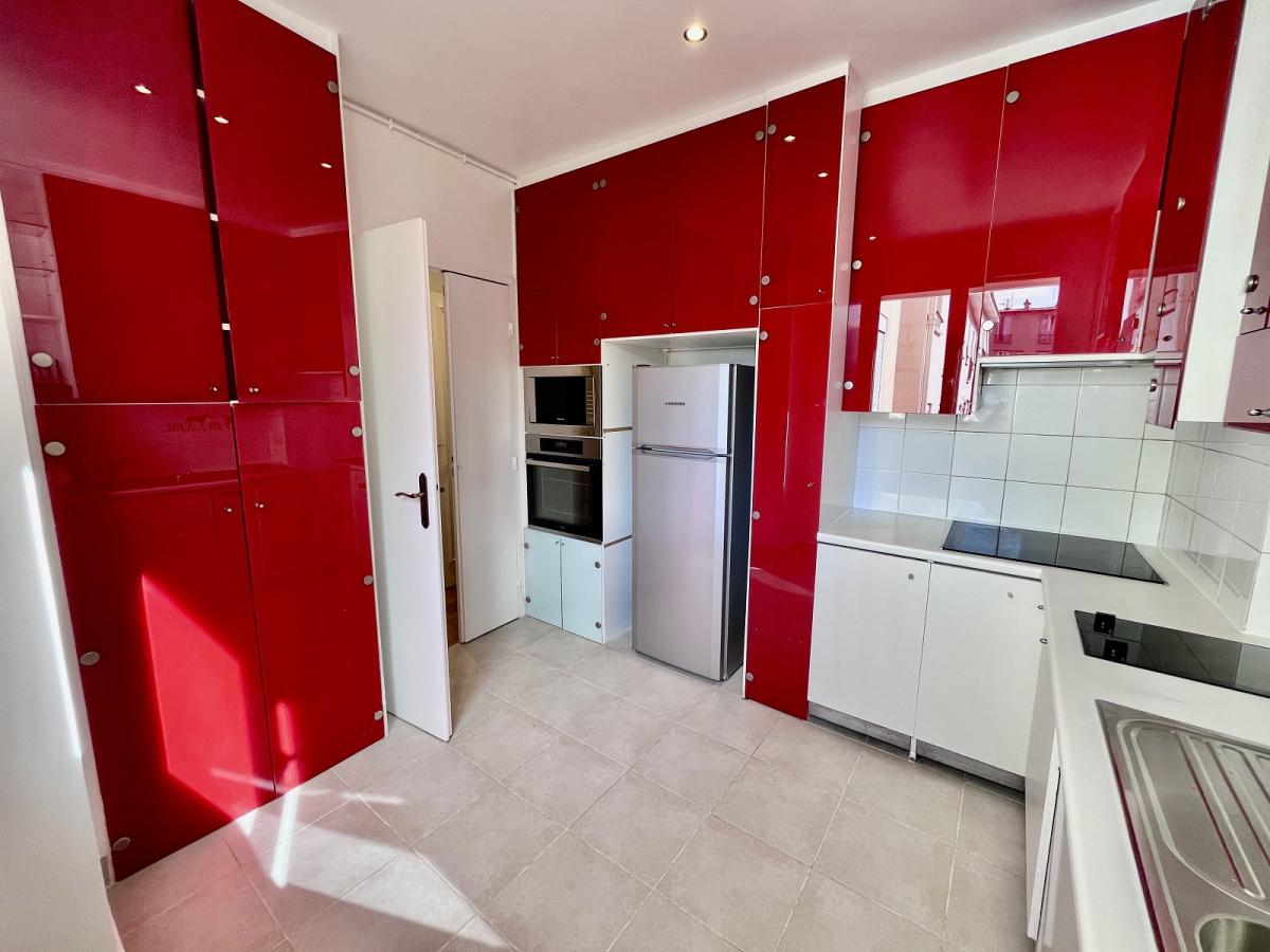 A LOUER 5 PIÈCES 111.55m² avec BALCON CAVE ET PARKING NEUILLY-SUR-SEINE – SAINT-JAMES / BOIS DE BOULOGNE