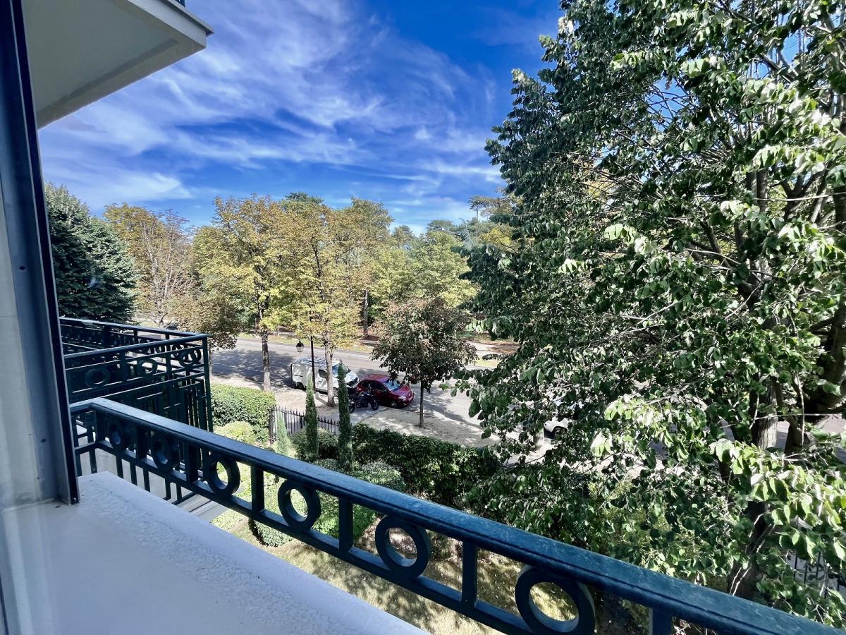A LOUER 5 PIÈCES 111.55m² avec BALCON CAVE ET PARKING NEUILLY-SUR-SEINE – SAINT-JAMES / BOIS DE BOULOGNE
