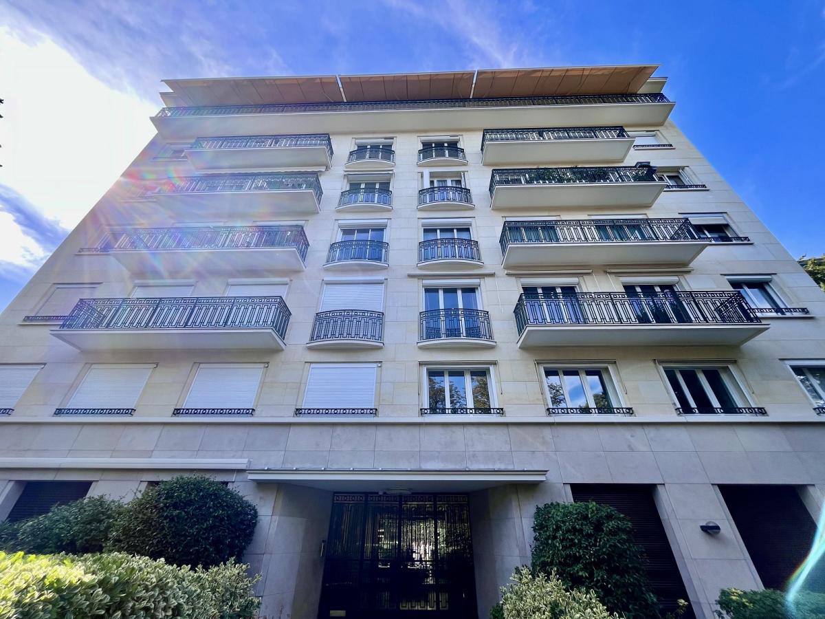A LOUER 5 PIÈCES 111.55m² avec BALCON CAVE ET PARKING NEUILLY-SUR-SEINE – SAINT-JAMES / BOIS DE BOULOGNE