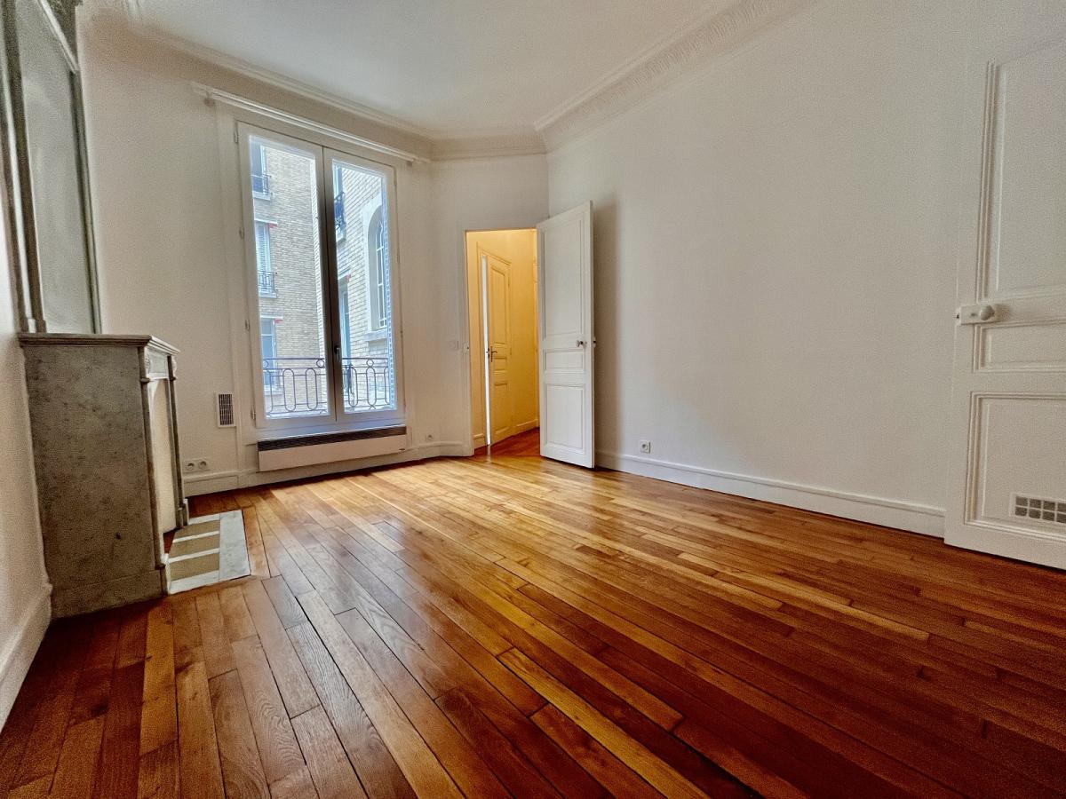 PARIS XVIIème  Villliers STUDIO 21,69m² 