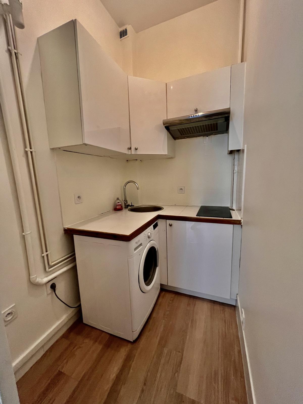 PARIS XVIIème  Villliers STUDIO 21,69m² 