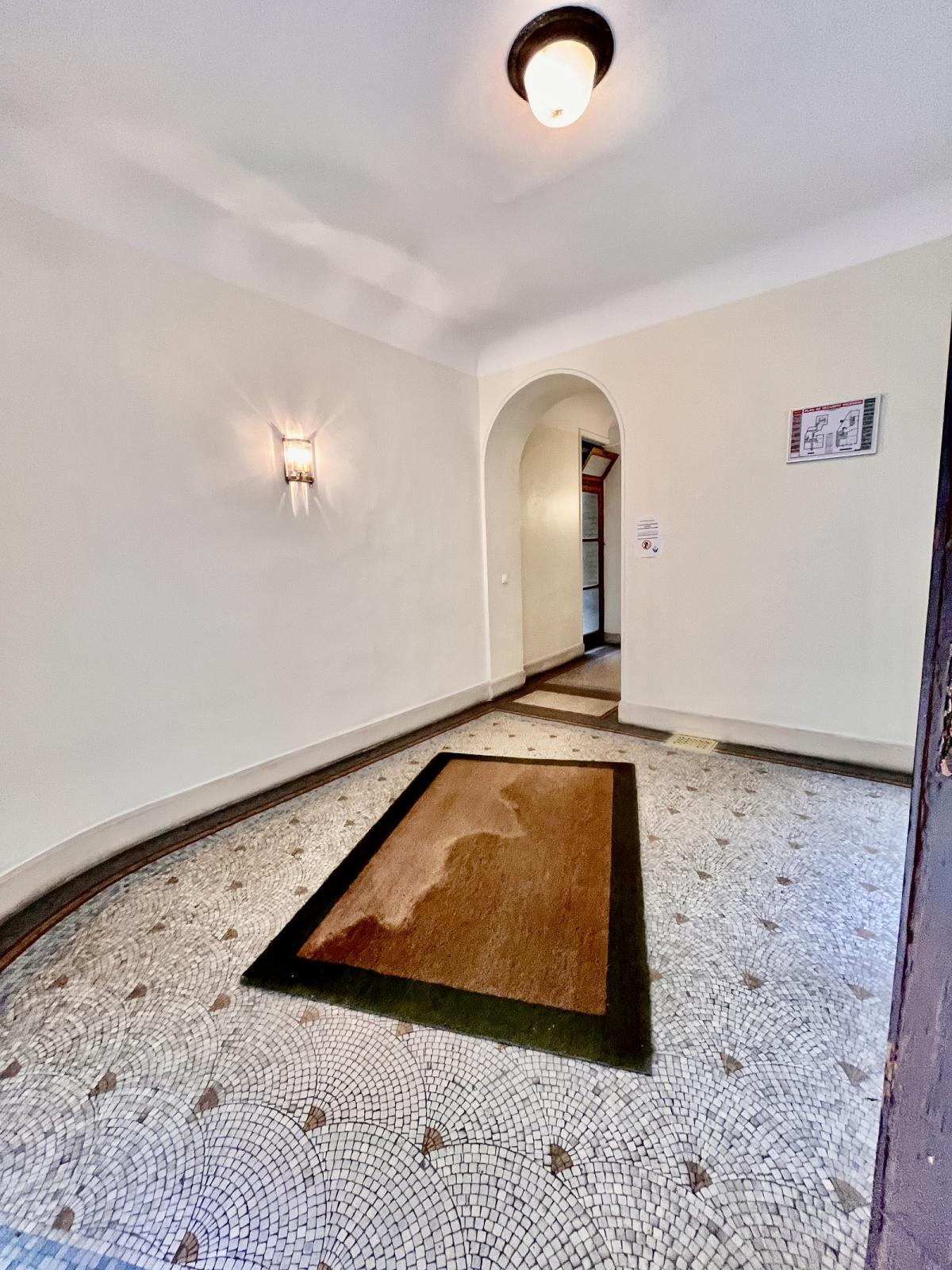 PARIS XVIIème  Villliers STUDIO 21,69m² 
