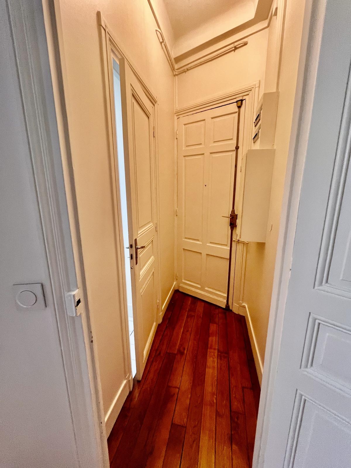 PARIS XVIIème  Villliers STUDIO 21,69m² 