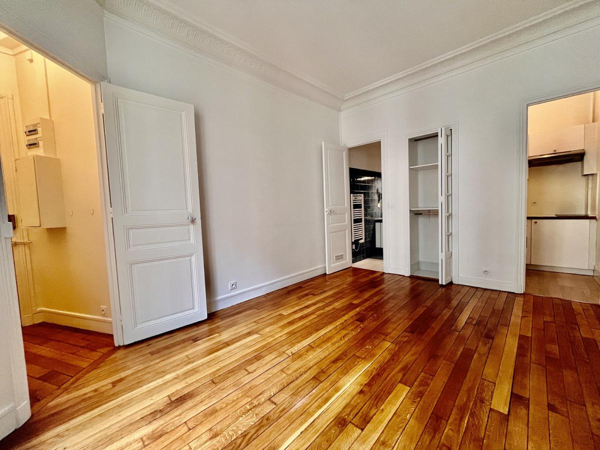 PARIS XVIIème  Villliers STUDIO 21,69m² 