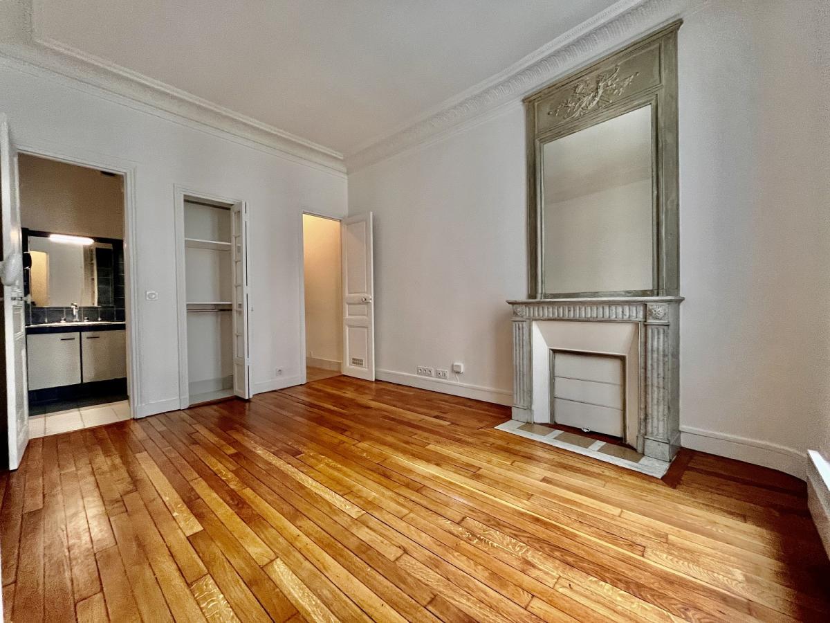 PARIS XVIIème  Villliers STUDIO 21,69m² 
