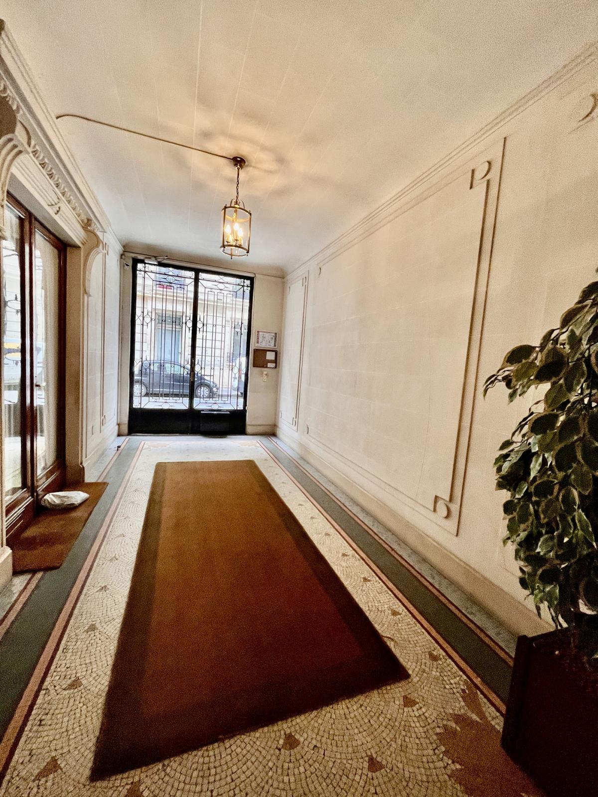 PARIS XVIIème  Villliers STUDIO 21,69m² 