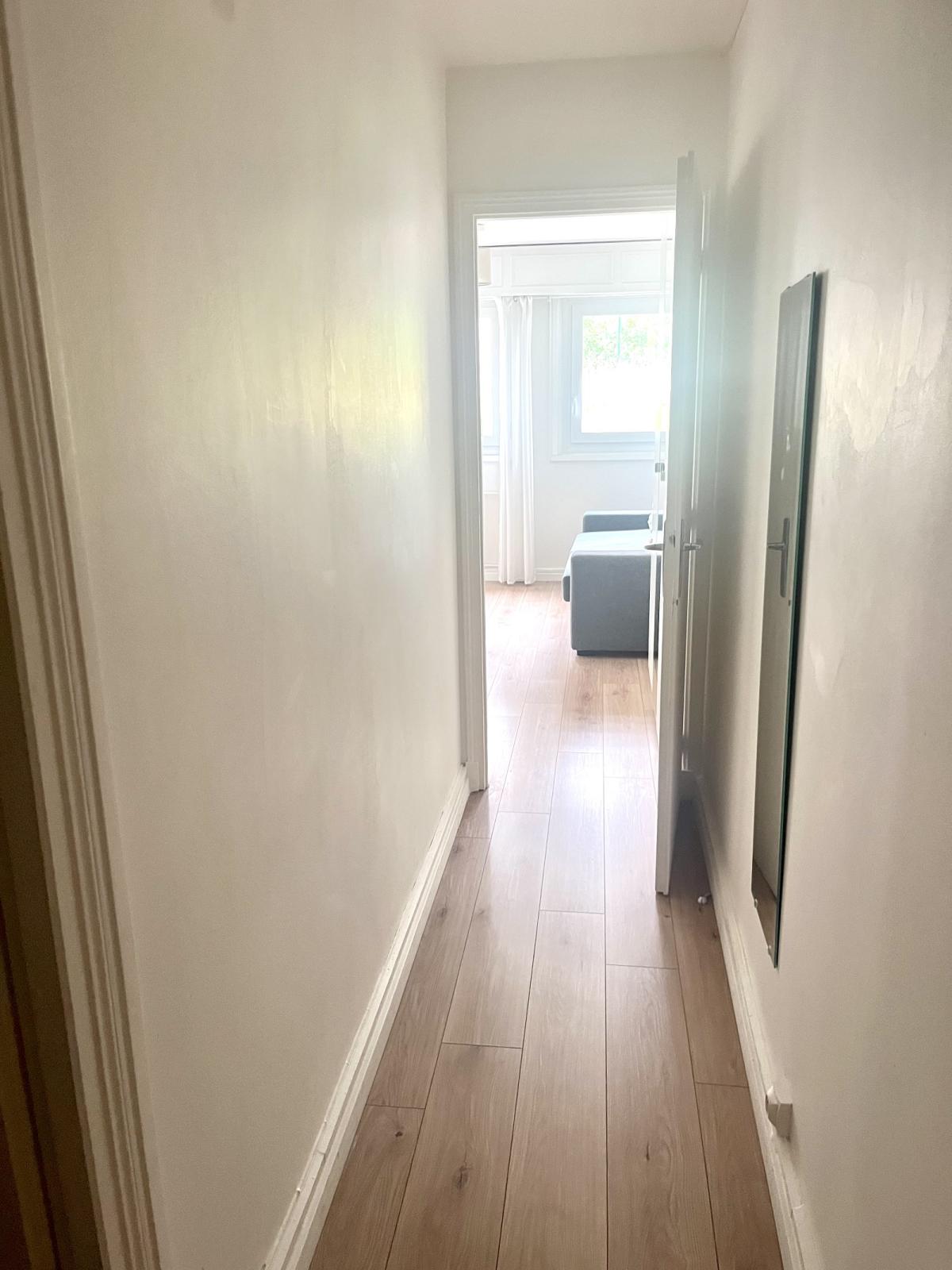 STUDIO MEUBLE 22m2  M°BOUCICAUT