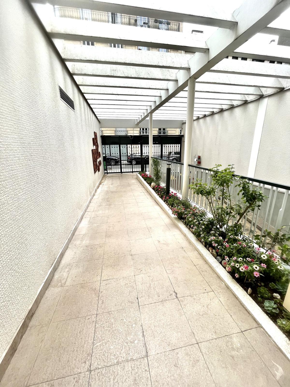 STUDIO MEUBLE 22m2  M°BOUCICAUT