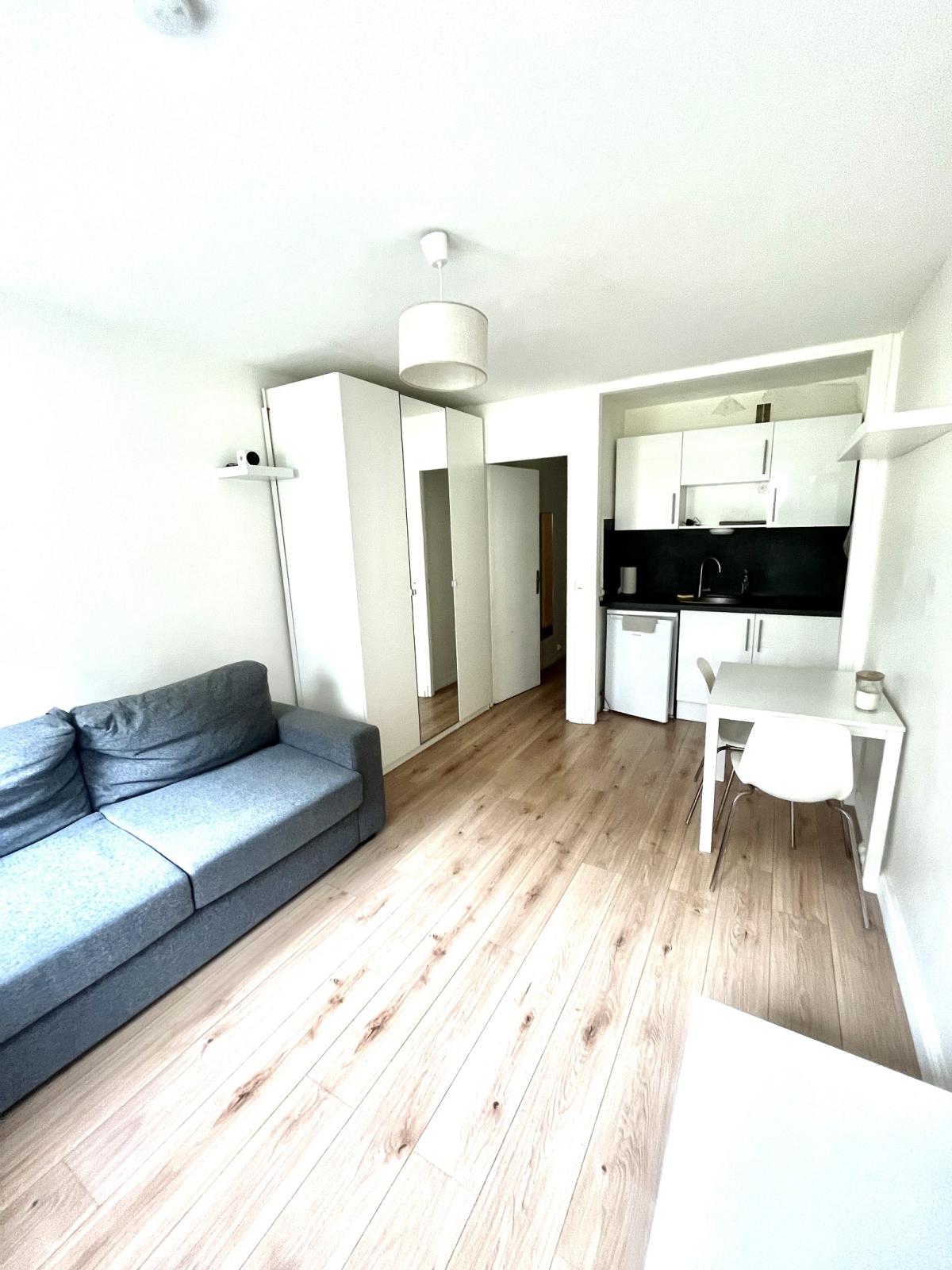 STUDIO MEUBLE 22m2  M°BOUCICAUT