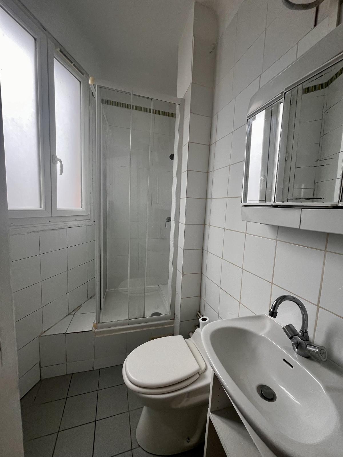 A LOUER STUDIO 12.36m²  PARIS XIIIème 
