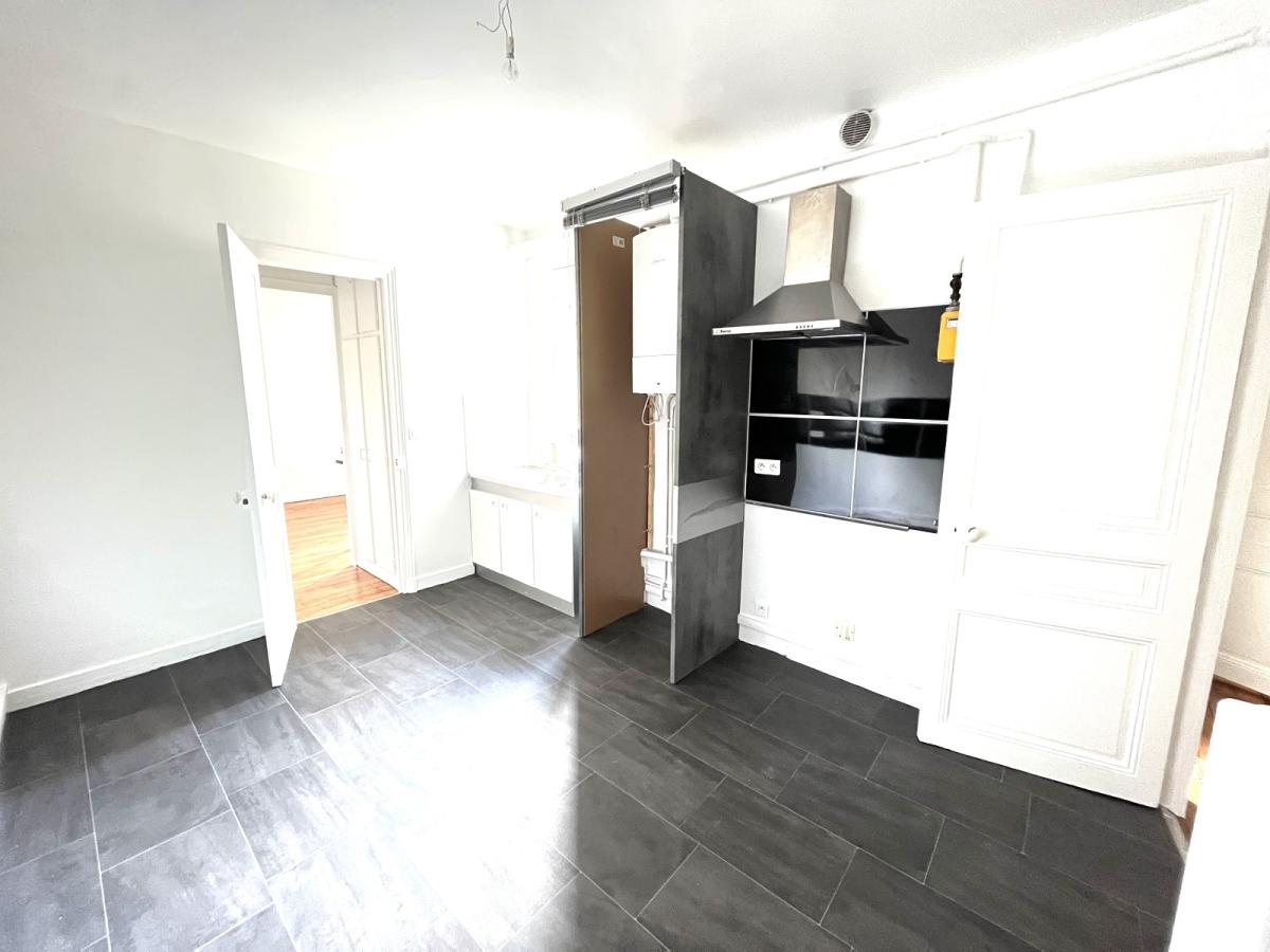 3 PIECES RUE POIRIER DE NARCAY 75014 PARIS 