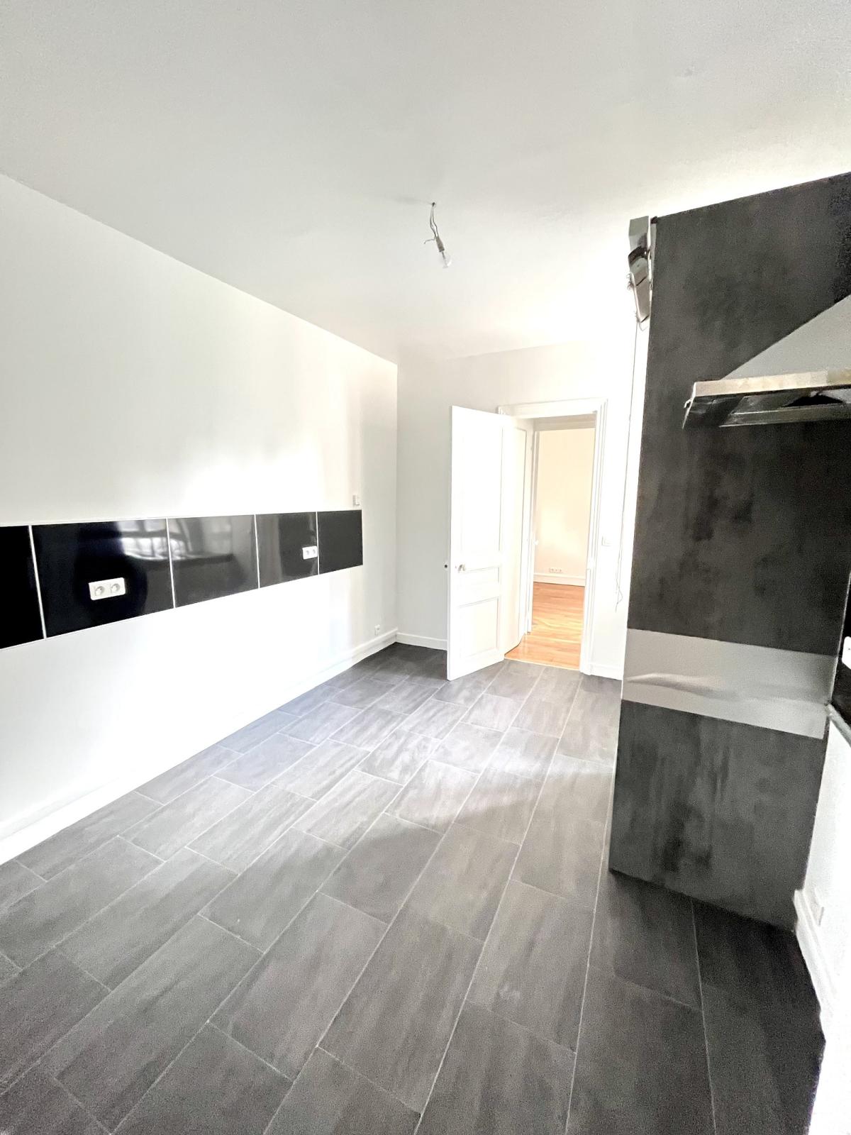 3 PIECES RUE POIRIER DE NARCAY 75014 PARIS 