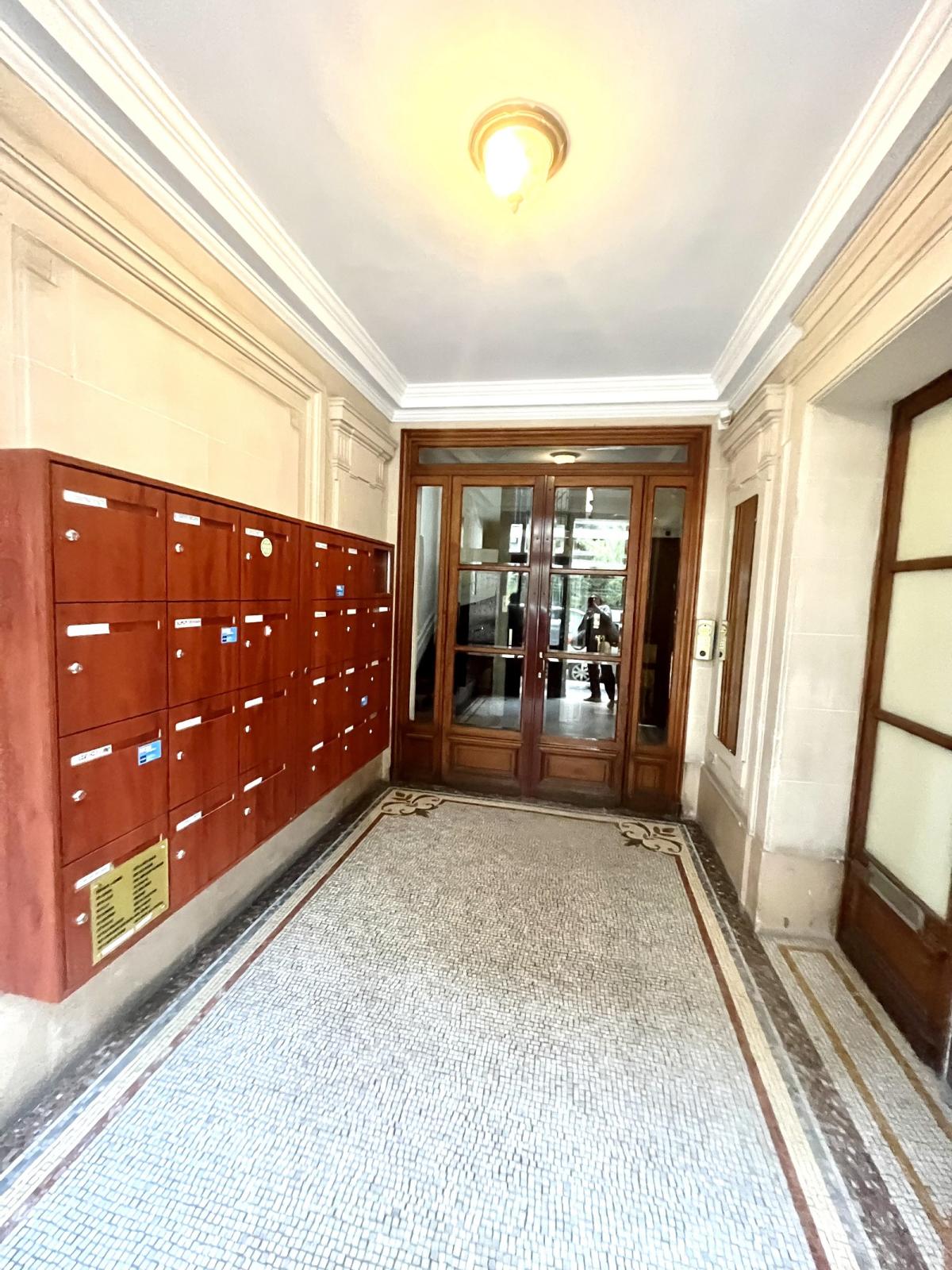 Paris XVème métro Charles Michels, Studio de 22,96m²