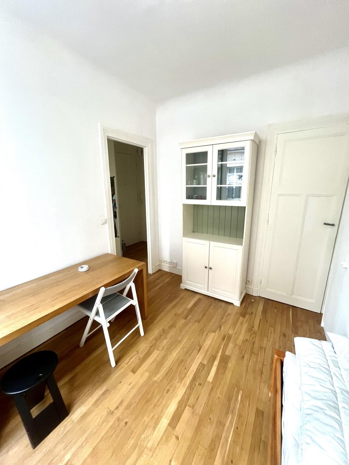 A LOUER 75017 PARIS TERNES STUDIO MEUBLE