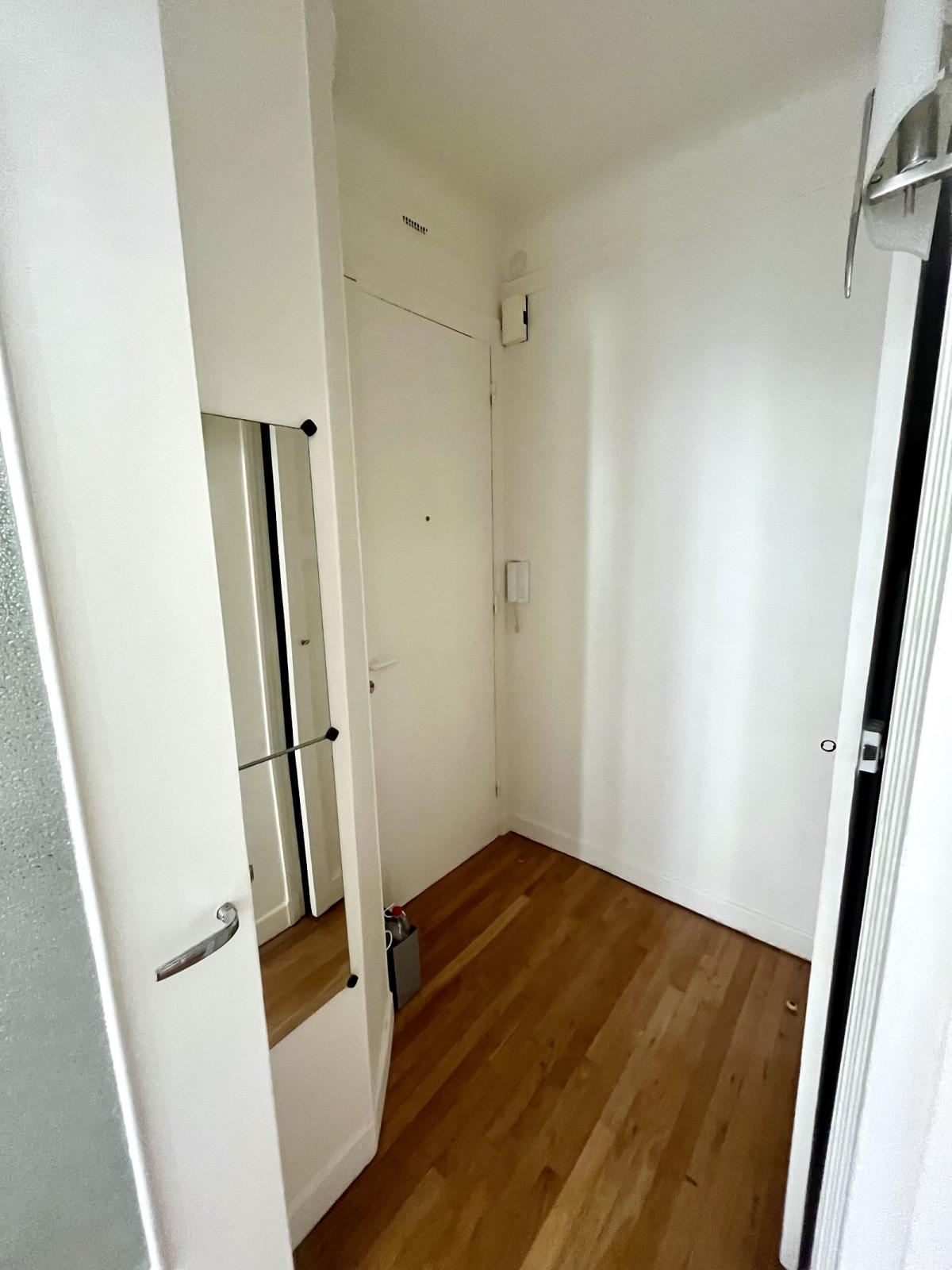 A LOUER 75017 PARIS TERNES STUDIO MEUBLE