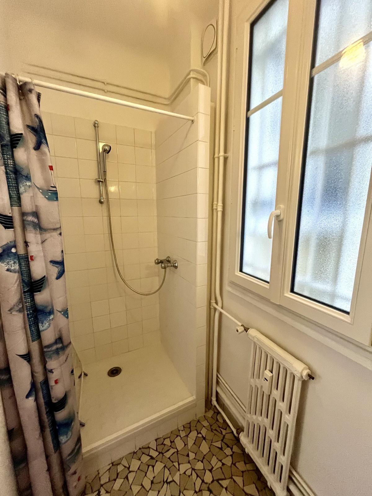 A LOUER 75017 PARIS TERNES STUDIO MEUBLE