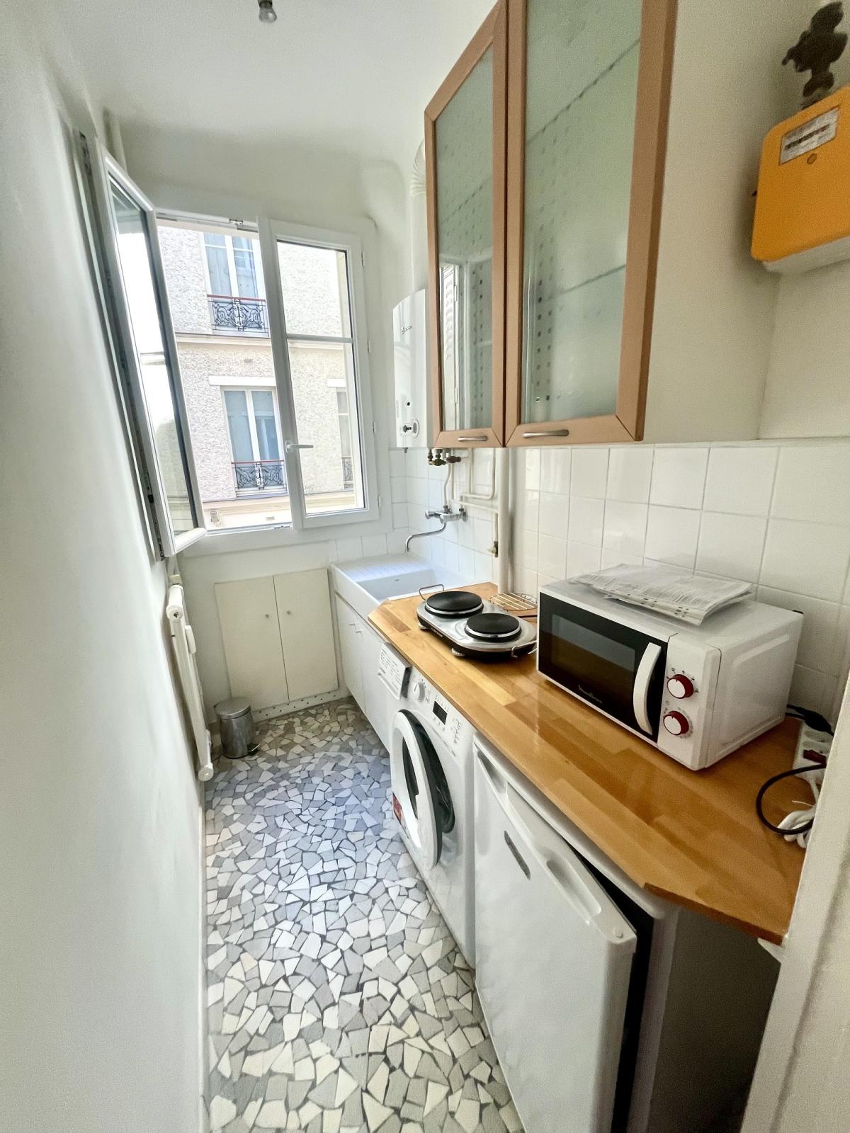 A LOUER 75017 PARIS TERNES STUDIO MEUBLE