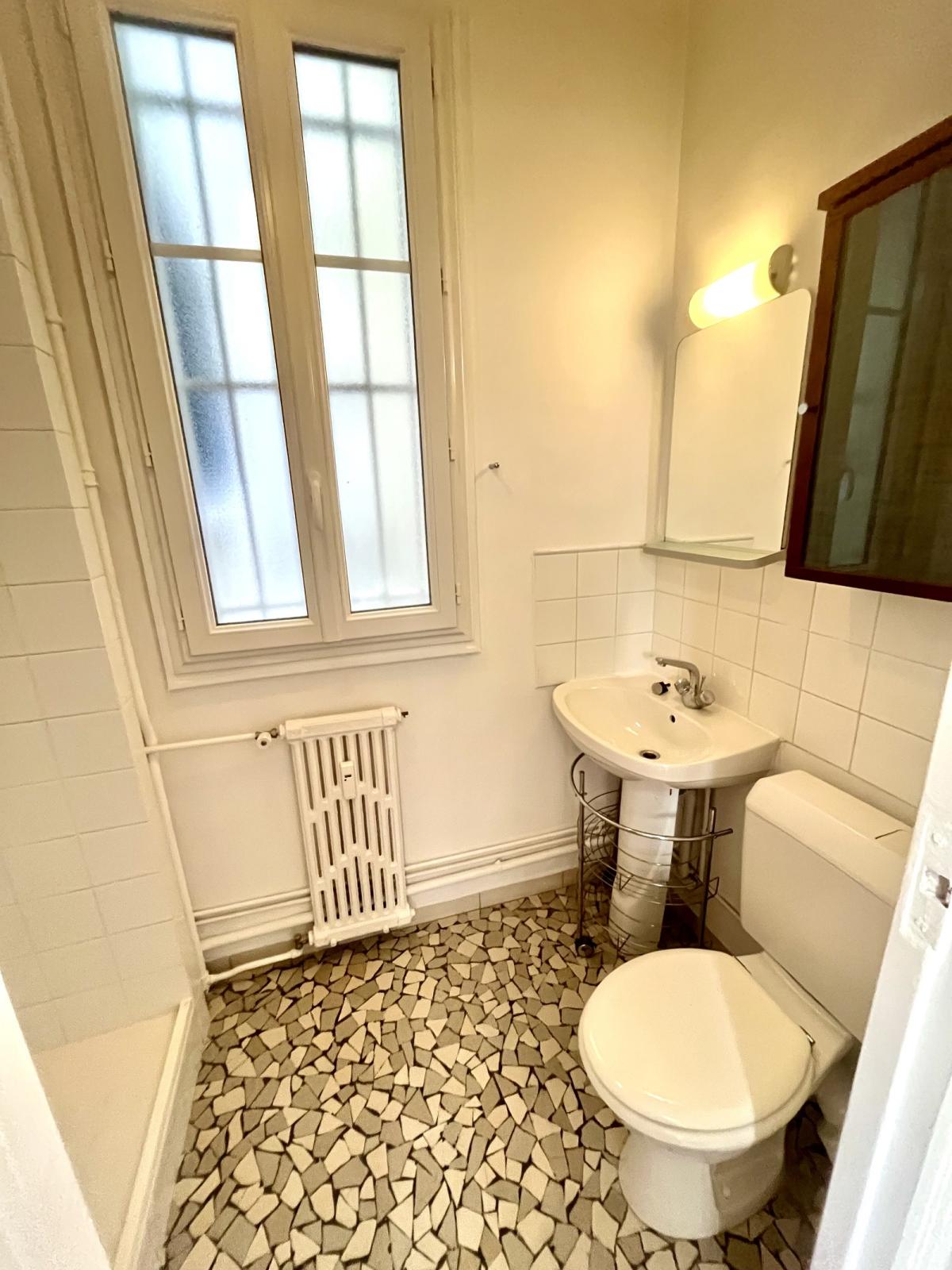 A LOUER 75017 PARIS TERNES STUDIO MEUBLE
