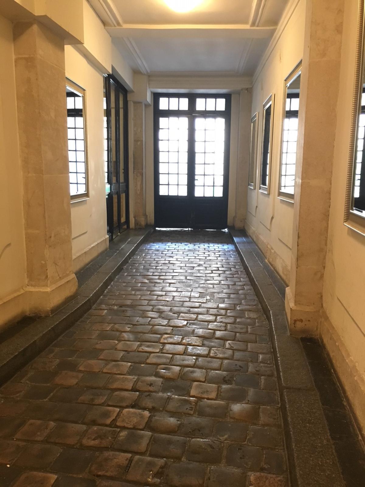 Paris Xème, Métro Belleville, Beau 2 Pièces ensoleillé