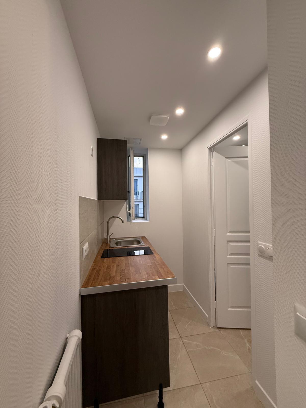 A LOUER STUDIO 18.47m² PARIS XVème. REFAIT NEUF