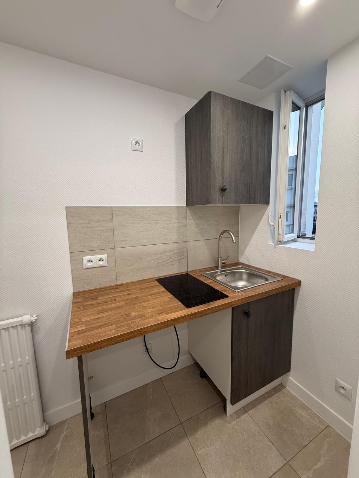A LOUER STUDIO 18.47m² PARIS XVème. REFAIT NEUF