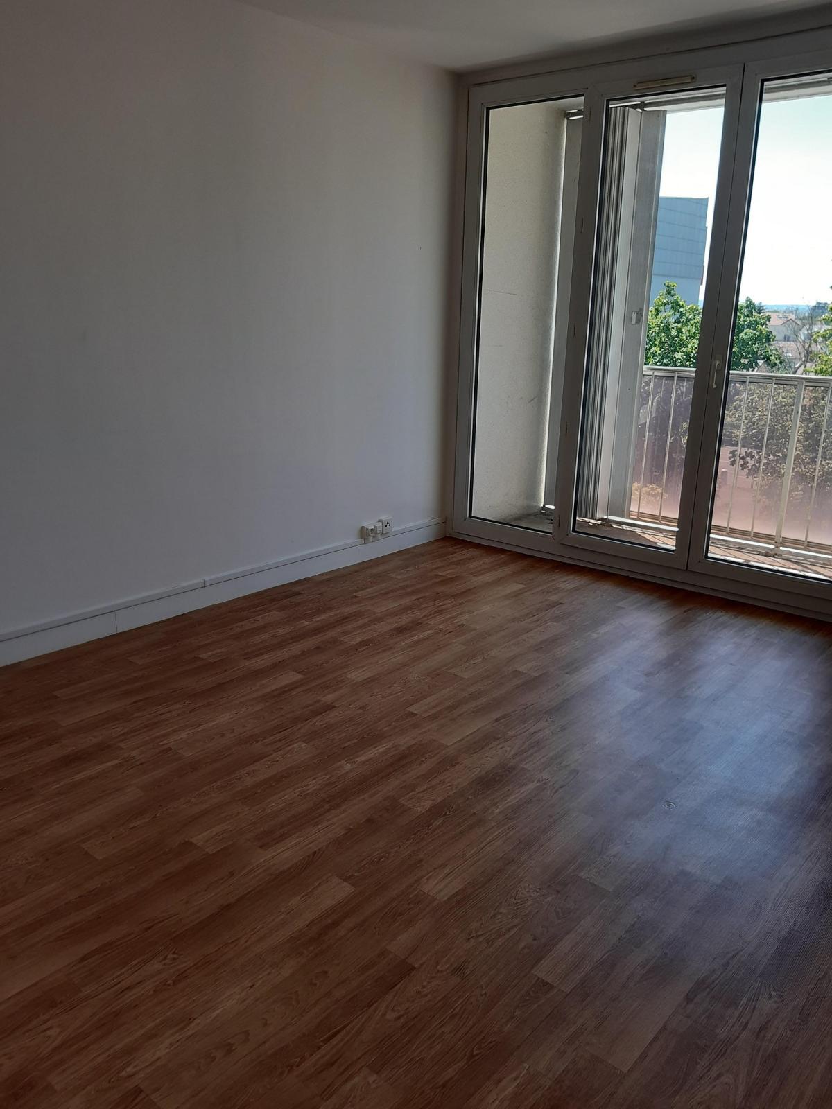 A LOUER 3 PIECES 55m² NANTERRE UNIVERSITE