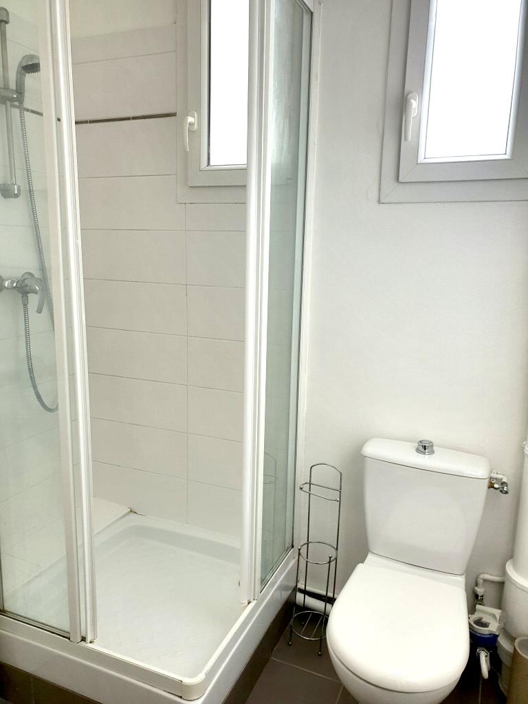 STUDIO REPEINT 25m2 M°Charles Michels